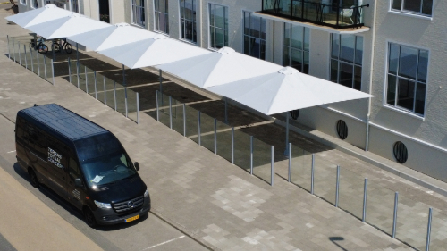 De horeca parasols op maat van Terras Totaal Concept zijn ontworpen voor terrassen die meer vragen dan standaardoplossingen.