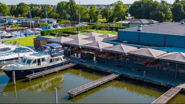De terrasschermen op maat van Terras Totaal Concept worden geproduceerd in eigen werkplaats en gemonteerd door ervaren specialisten.
